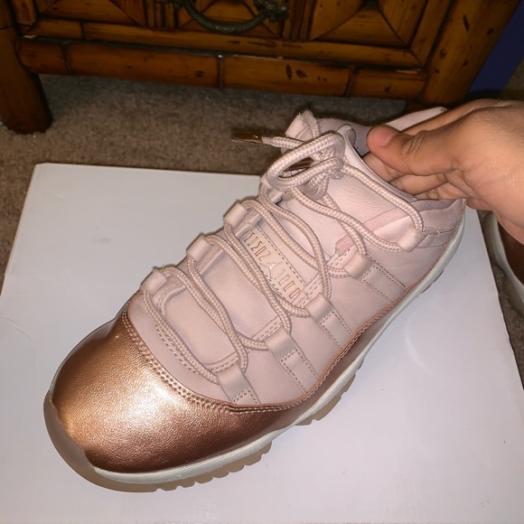 Womens Retro Jordan 11 Rose gold - Picture 1 of 4